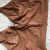 Rostfarbener Body mit Spitze