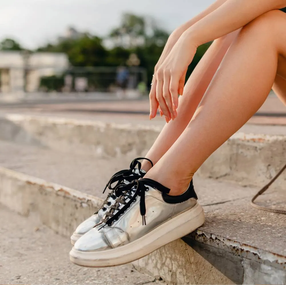 Baskets comme image de categorie pour chaussures portees et guides