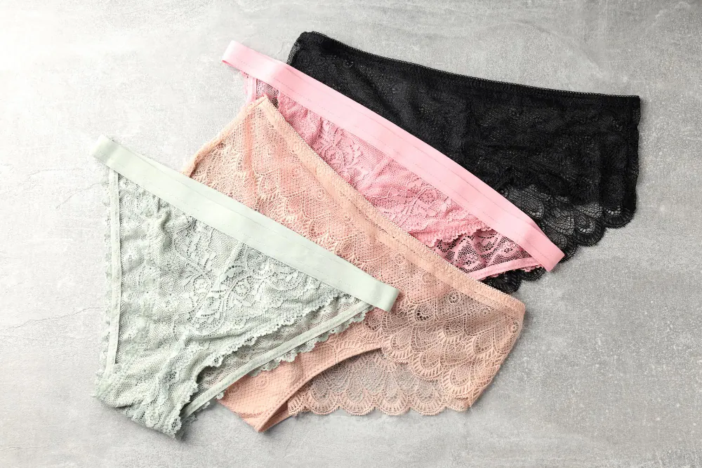 Plusieurs culottes presentees comme comparaison de produits de lingerie portee