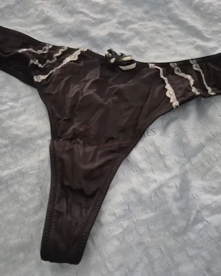 Verführerischer Duft in black