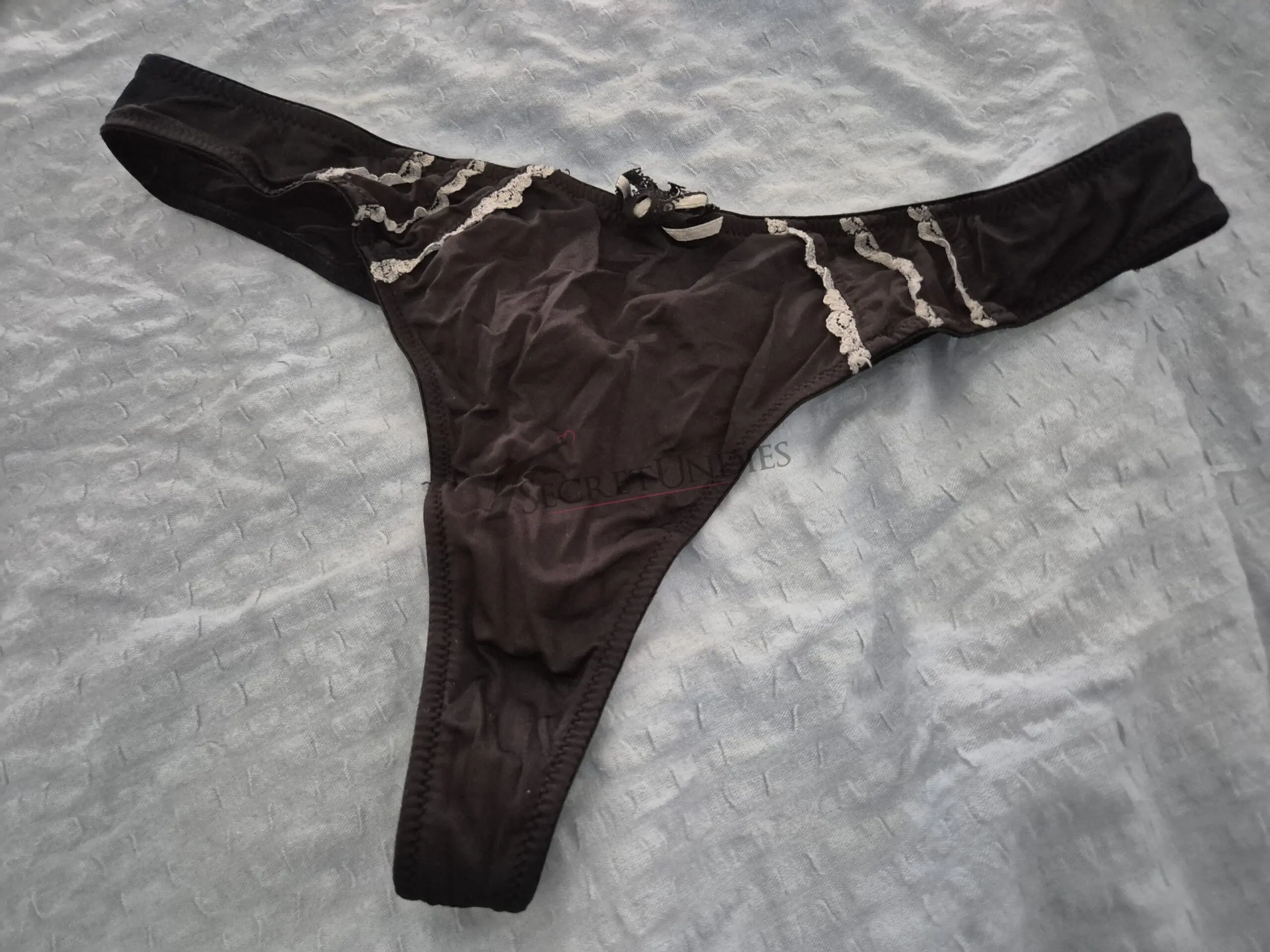 Verführerischer Duft in black