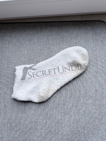 the fussiest white sock (single)