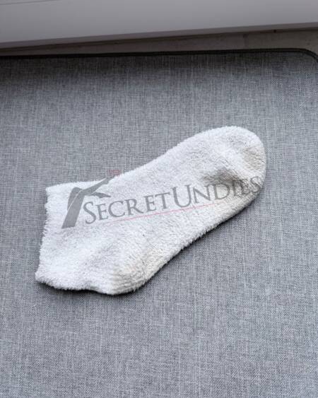 the fussiest white sock (single)