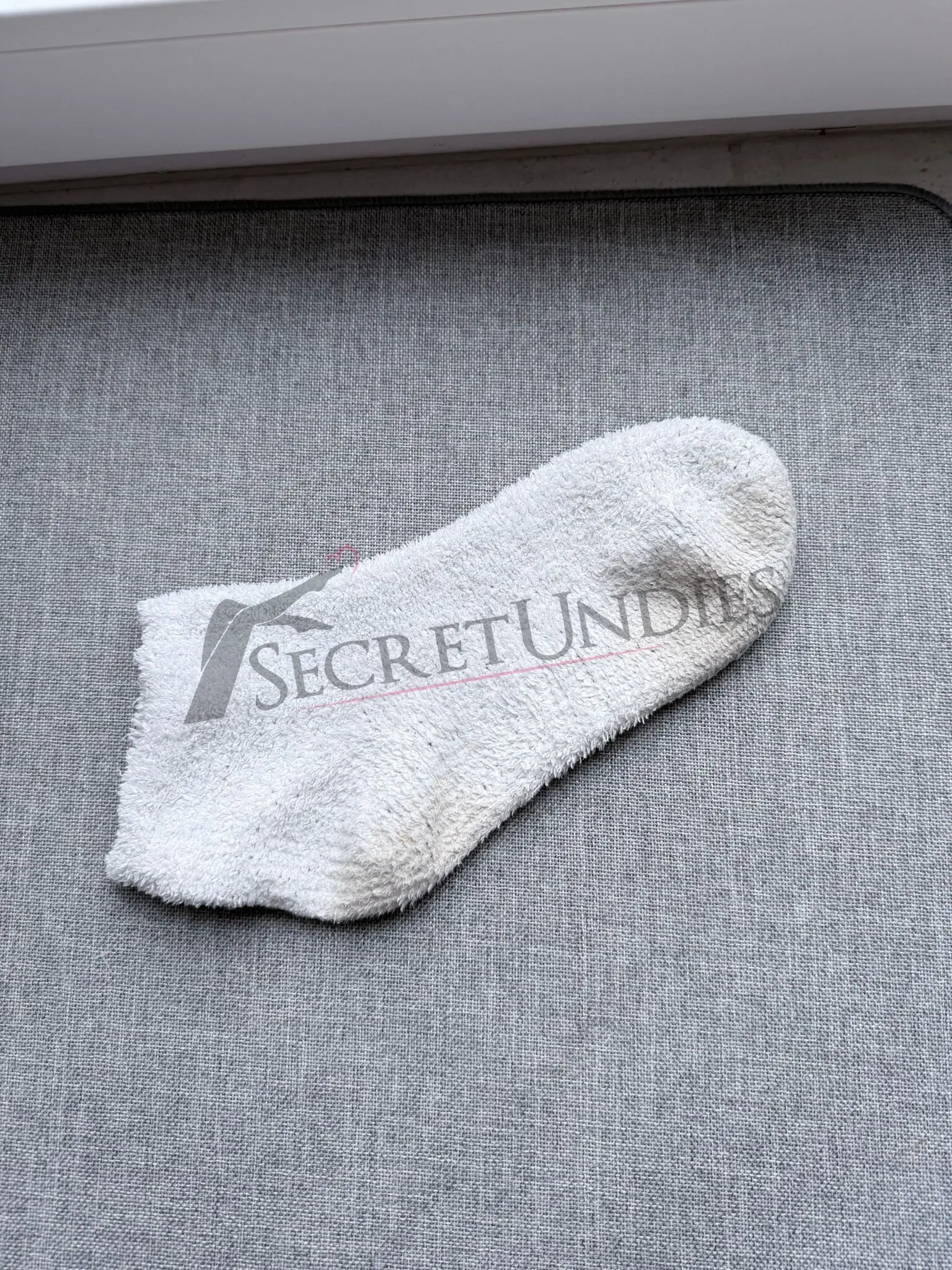the fussiest white sock (single)