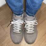 Getragene Sketchers grau