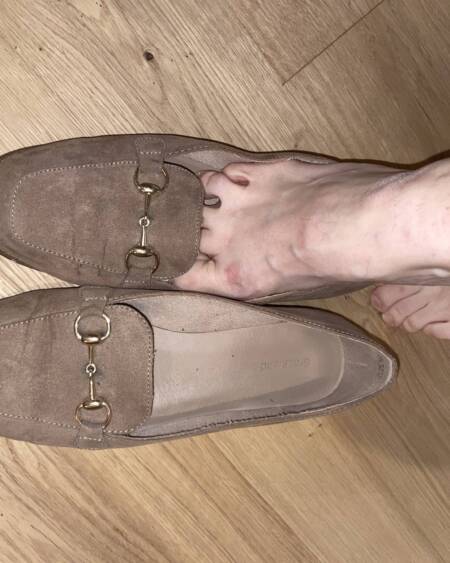 Braune flache Sommerschuhe