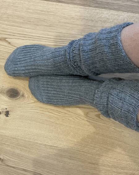 Graue Wollsocken