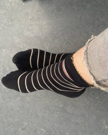 Ringel Socken getragen beim putzen