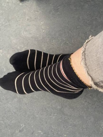 Ringel Socken getragen beim putzen