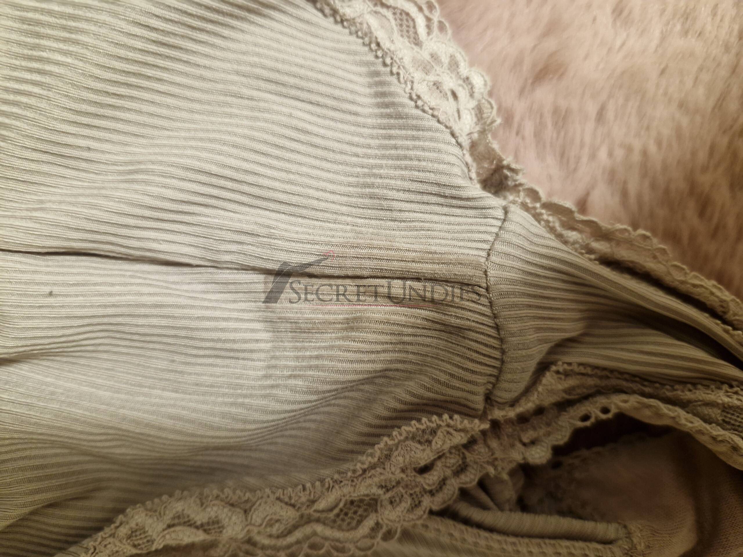 Getragenes Hösschen 3 Getragenes Hösschen – Bild 3