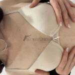 Heller beiger BH mit Netzstruktur