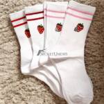 Süße Söckchen mit Erdbeeren