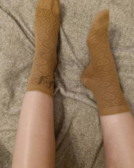 Veredelte Socken in beige mit Herzchen
