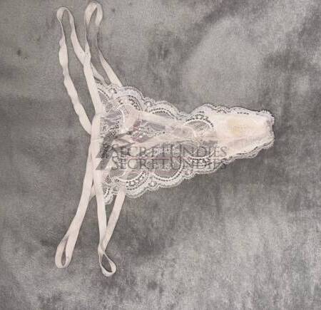 Stringtanga in weiß mit Spitze