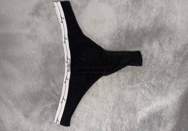 Tanga in Schwarz mit Weißem Streifen 1 Tanga in Schwarz mit Weißem Streifen