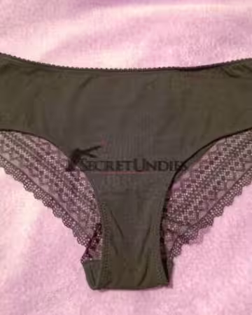 Kategorie getragene Jeans & Hosen kaufen 19 Veredelter, schwarzer Slip mit Spitze