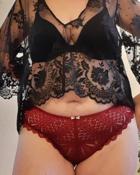 Sexy String in der Farbe Bordeaux