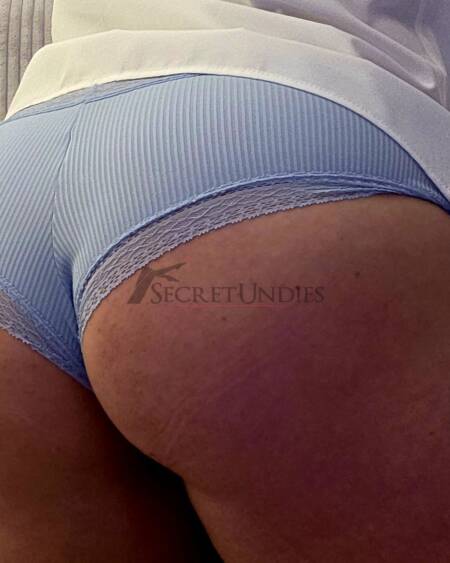 Süßes babyblaues Höschen