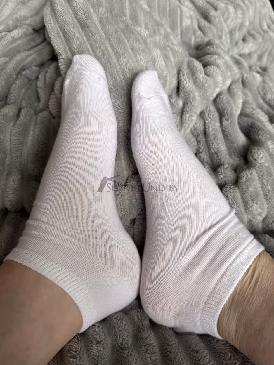 Getragene Sneaker-Socken – weich, nah und authentisch – Bild 2