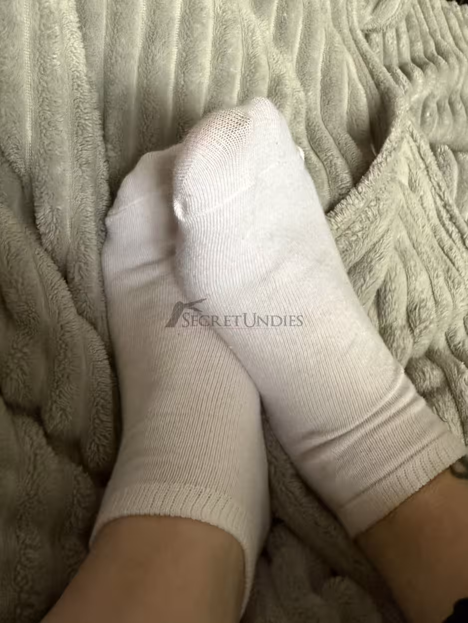 Getragene Sneaker-Socken – weich, nah und authentisch – Bild 4