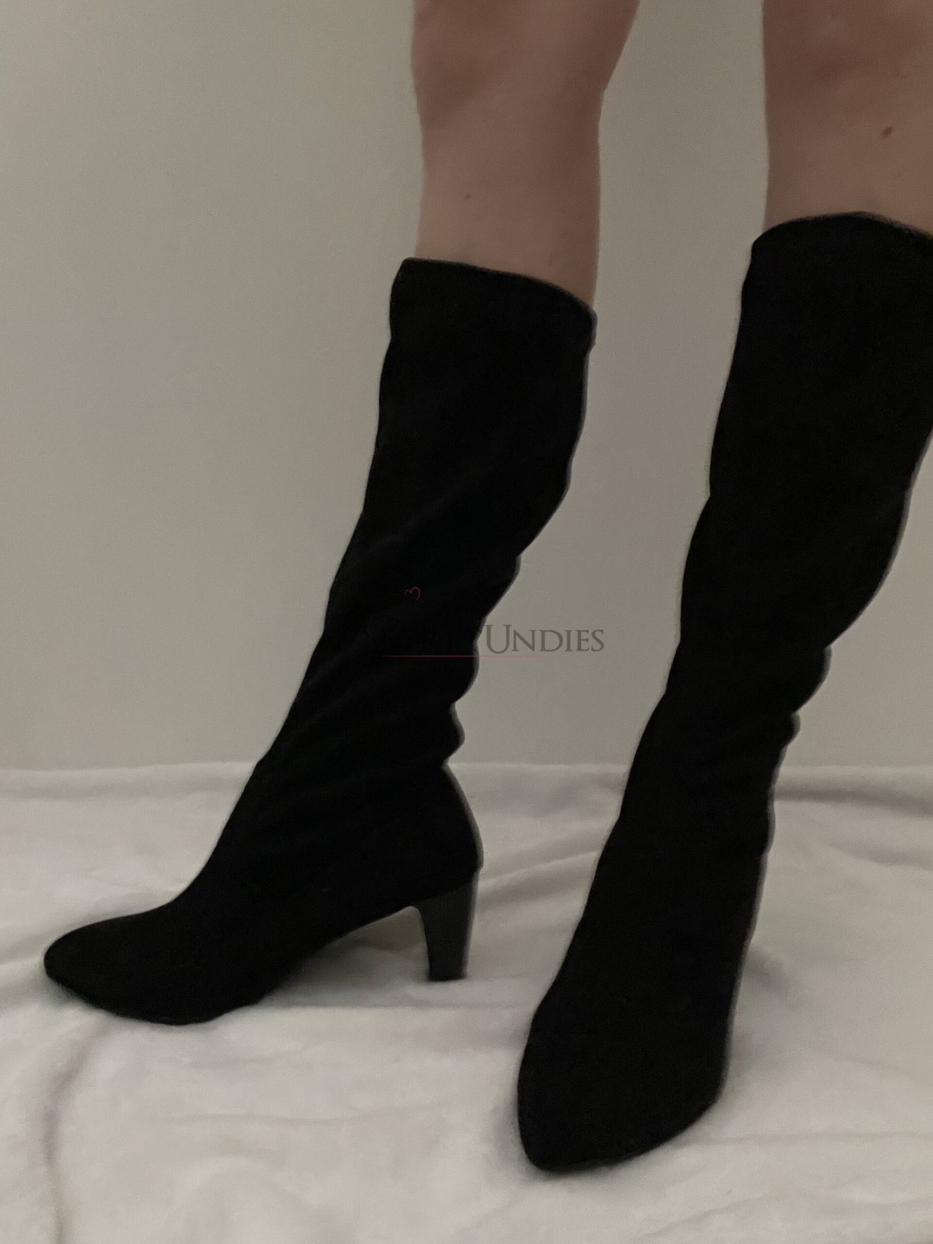 Schwarze Stiefel 2 Schwarze Stiefel – Bild 2