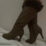 Hohe Winterstiefel mit flauschigen Fell & Leo-Muster