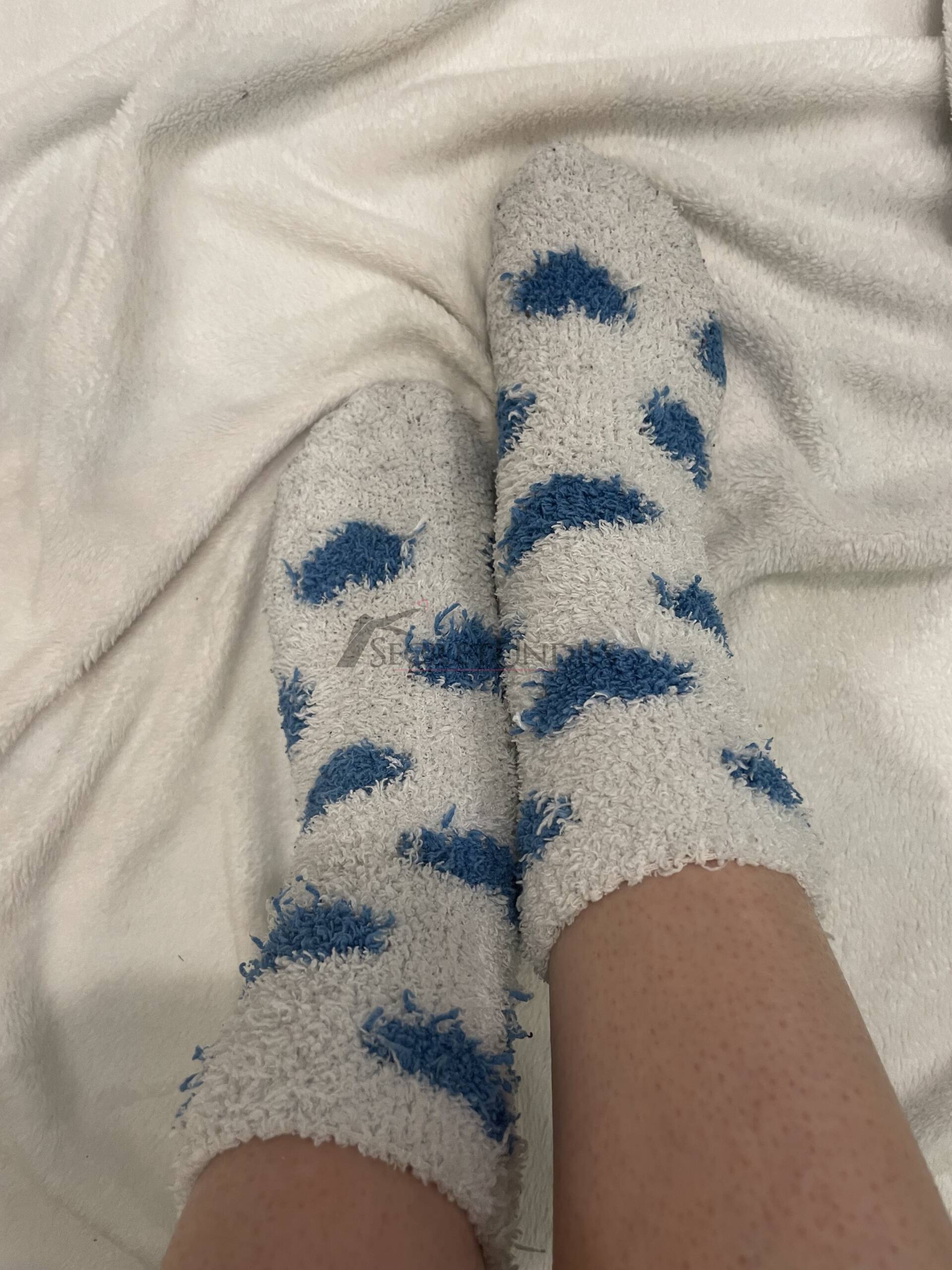 Wollsocken weiß mit blauen Herzen 💙 3 Wollsocken weiß mit blauen Herzen 💙 – Bild 4