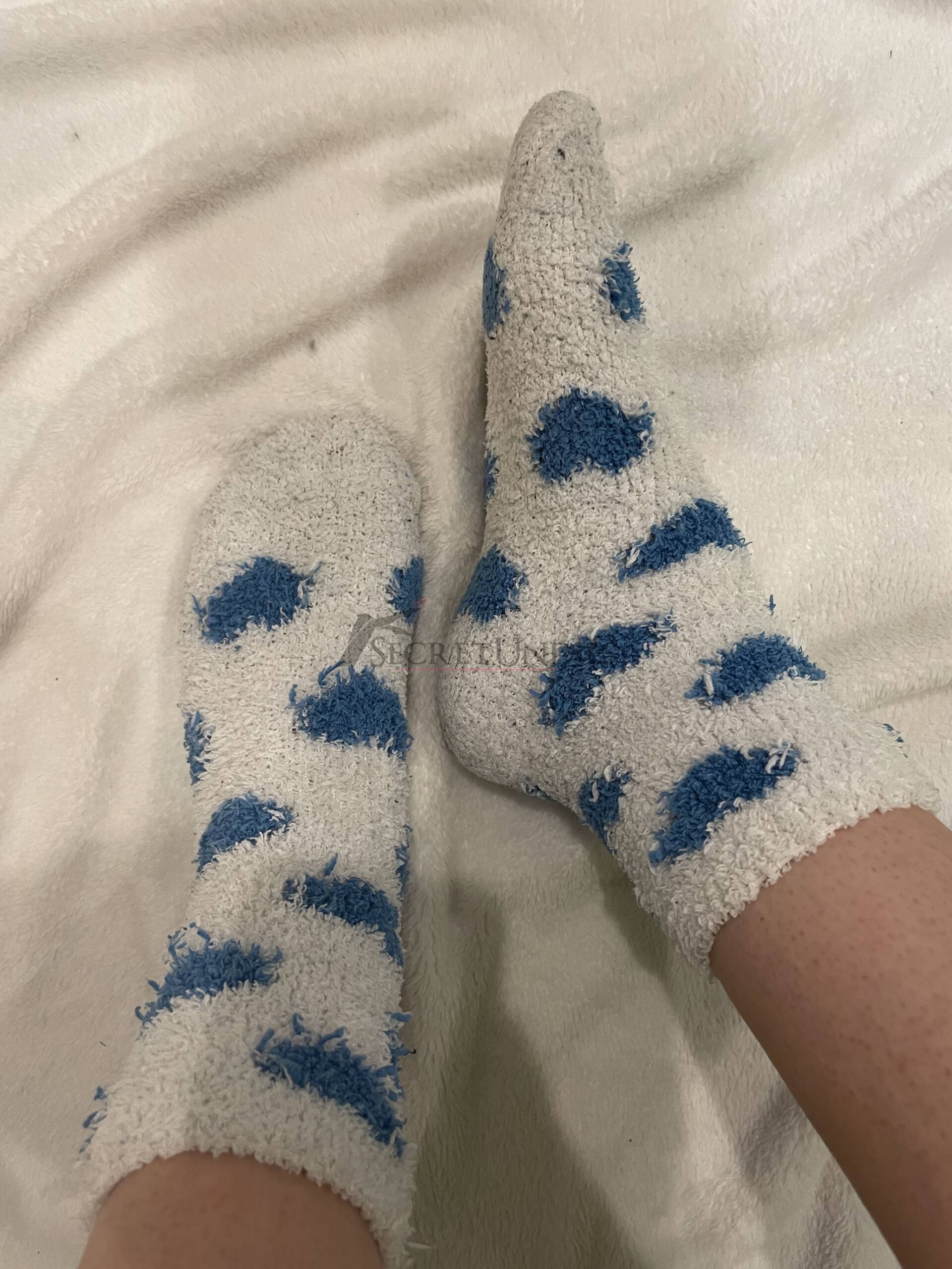 Wollsocken weiß mit blauen Herzen 💙 2 Wollsocken weiß mit blauen Herzen 💙 – Bild 3