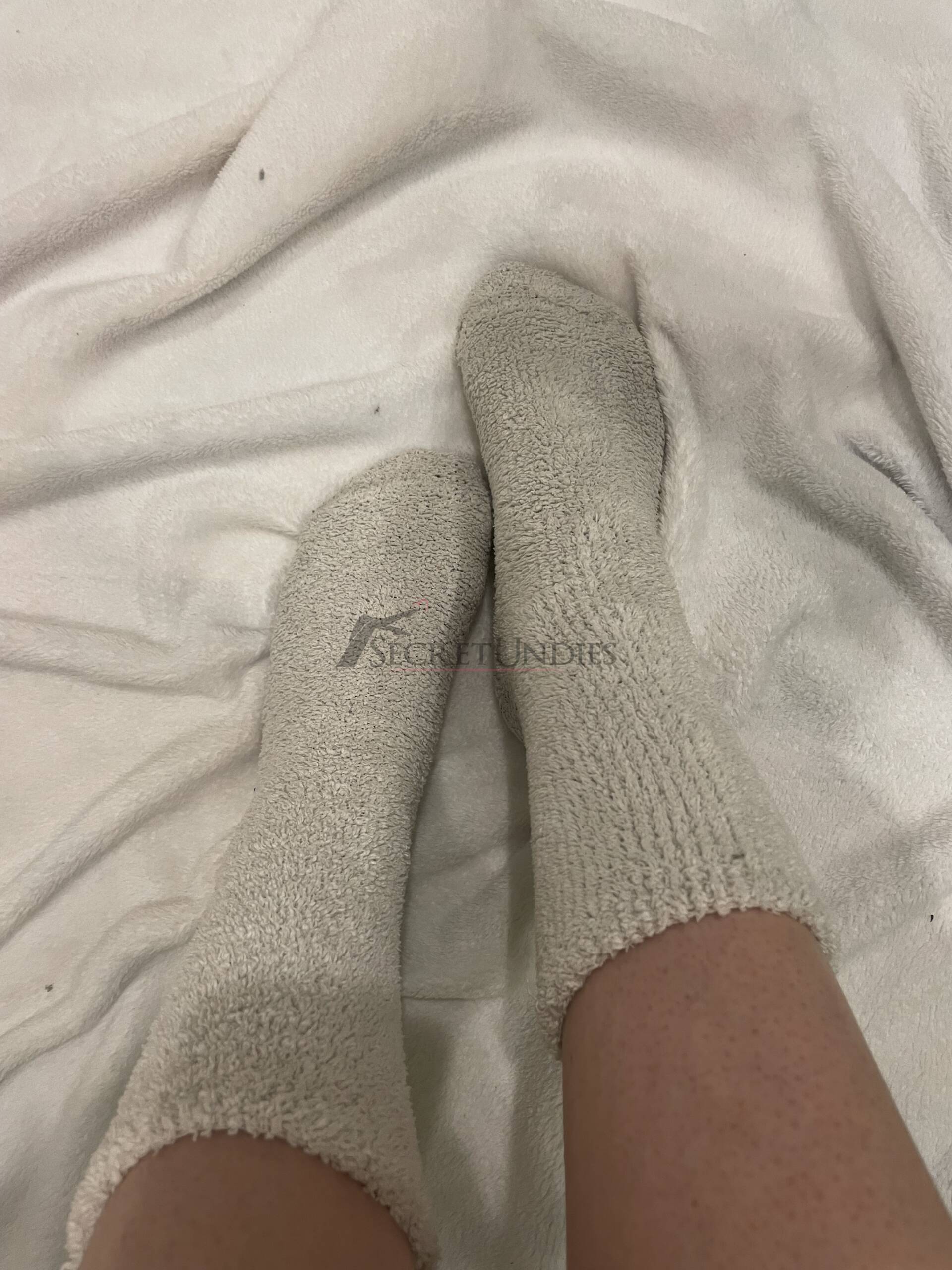 Weiße Wollsocken sehr schmutzig 3 Weiße Wollsocken sehr schmutzig – Bild 4