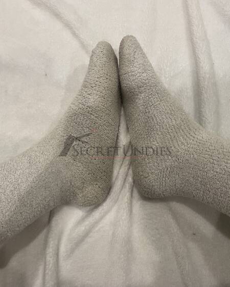 Weiße Wollsocken sehr schmutzig