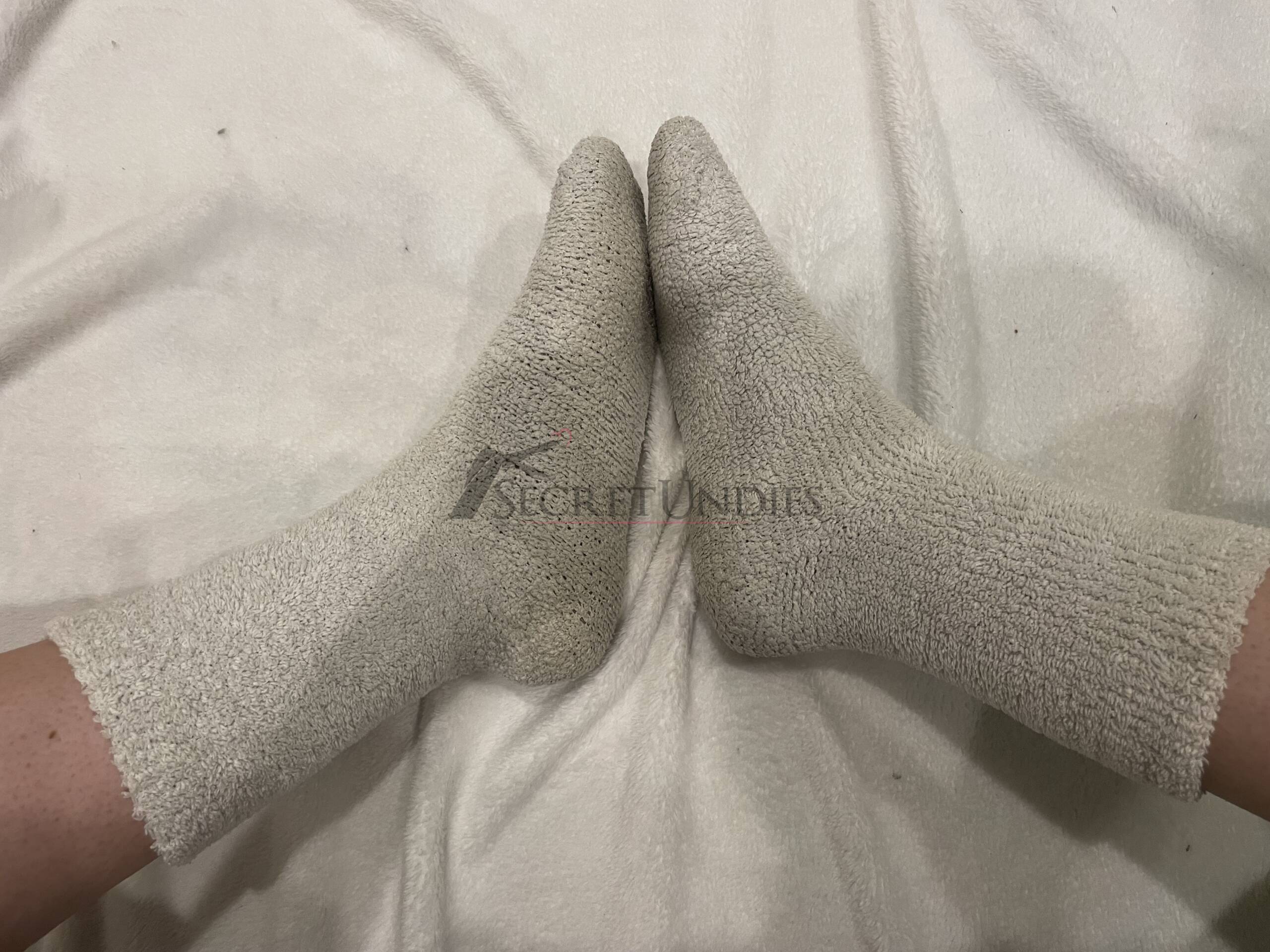 Weiße Wollsocken sehr schmutzig