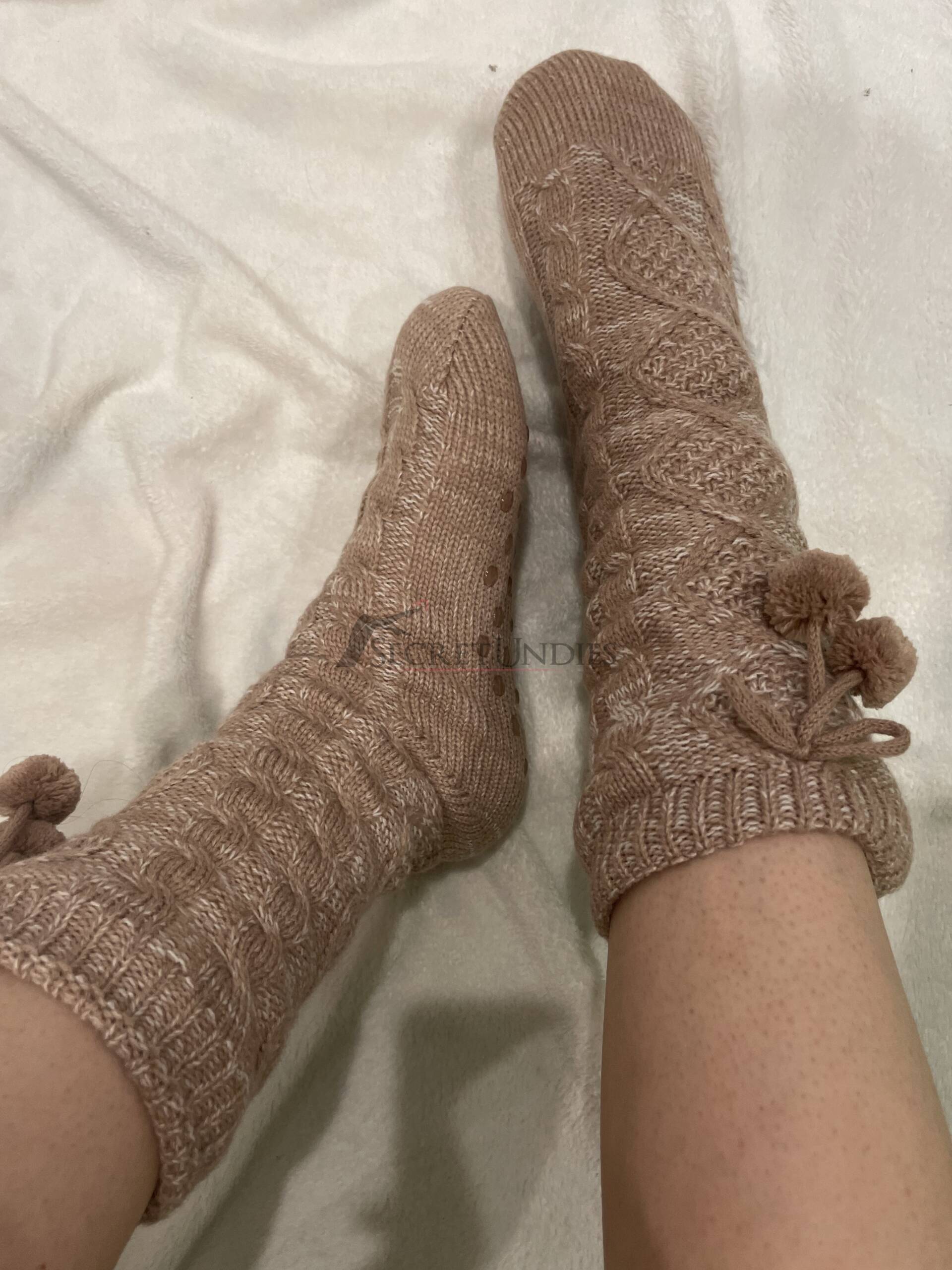 Wollsocken beige/rosé mit Pompoms