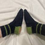 Wollsocken Dunkelblau/Grün mit Löchern