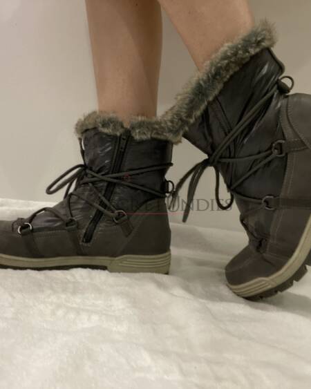 Graue Winterboots mit Schnürung