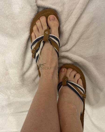 Gestreifte Sommersandalen