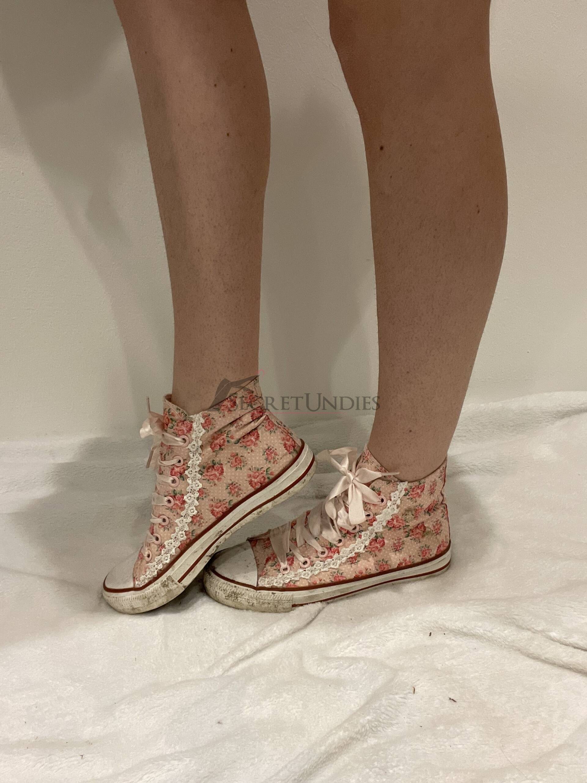 Blumige Trachtenschuhe im Converse-Stil 2 Blumige Trachtenschuhe im Converse-Stil – Bild 2