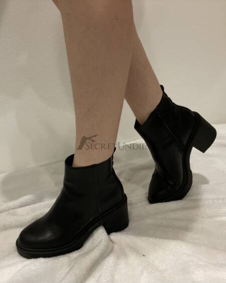 Schwarze halbhohe Boots Lederlook