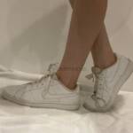 Klassische weiße Turnschuhe