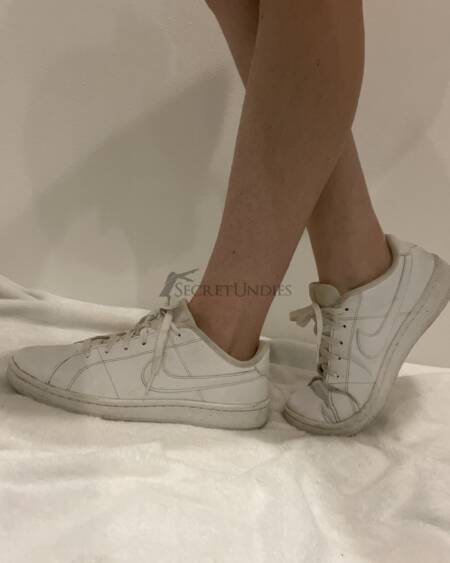 Klassische weiße Turnschuhe