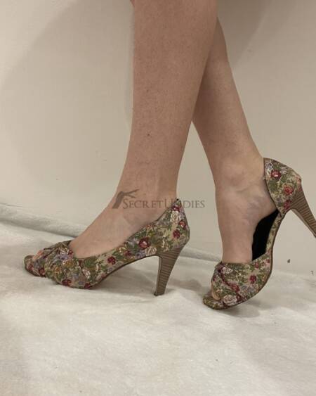 Florale Pumps Never 2 Hot