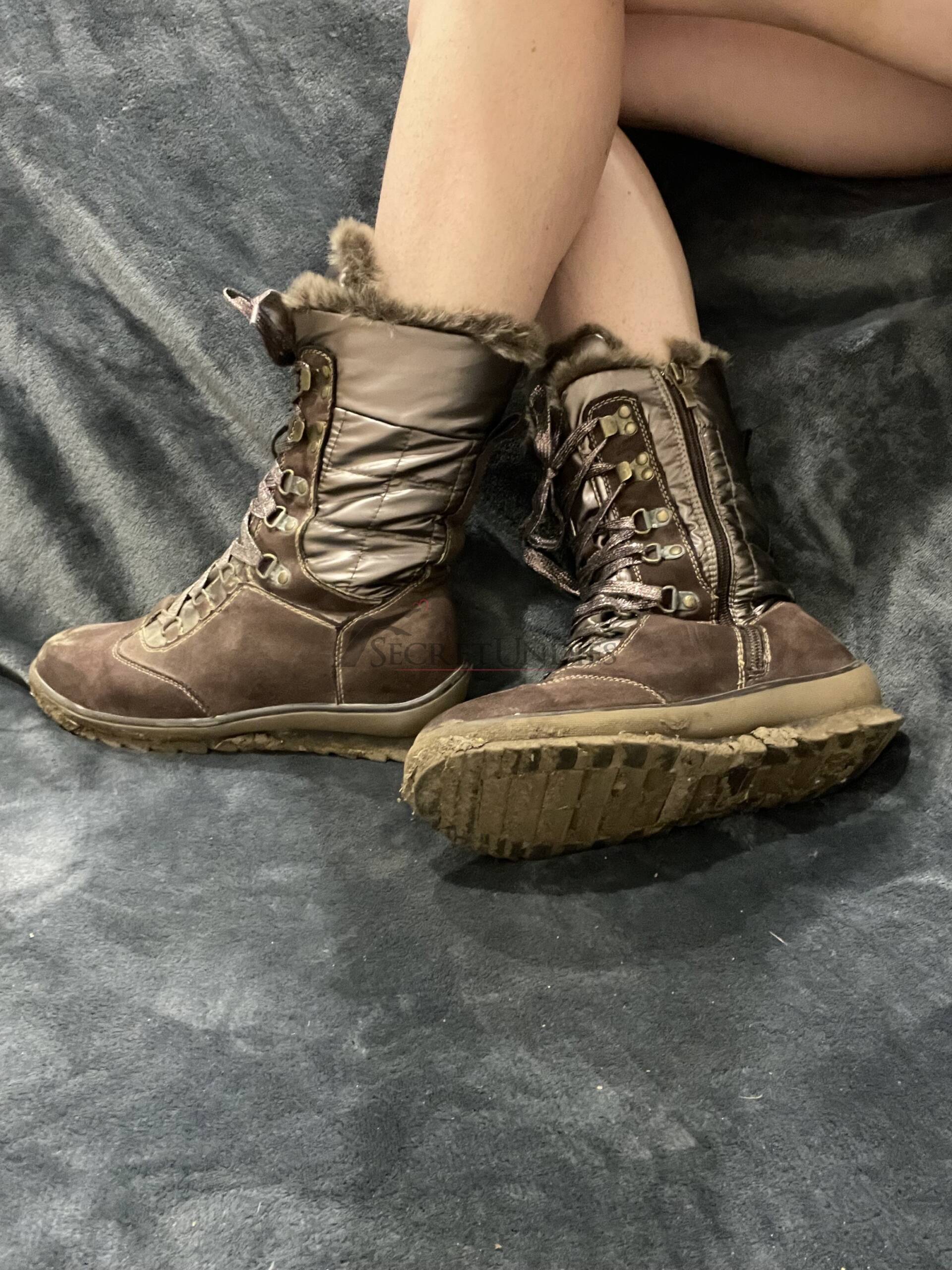 Braune Winterstiefel ziemlich dreckig & versaut 1 Braune Winterstiefel ziemlich dreckig & versaut