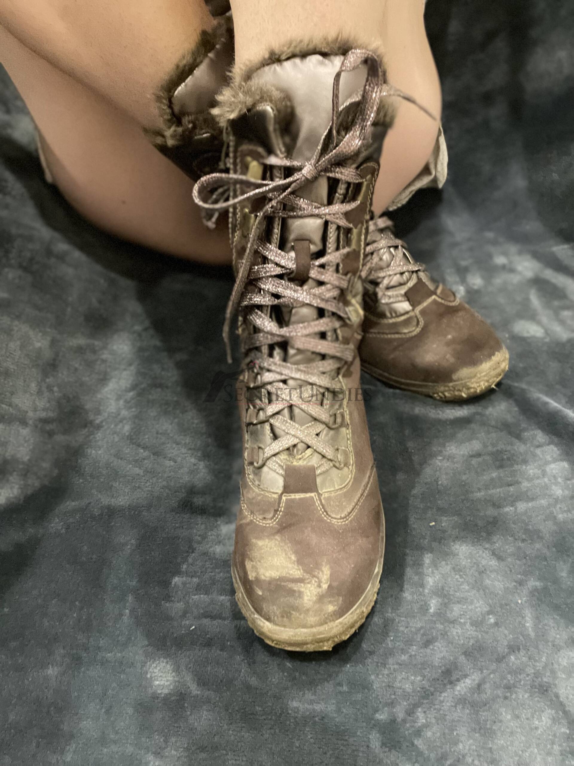 Braune Winterstiefel ziemlich dreckig & versaut 2 Braune Winterstiefel ziemlich dreckig & versaut – Bild 2