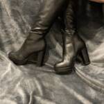 Schwarze Stiefeletten sehr hoch