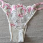 Victoria´s Secret Brasilianisches Höschen mit Pfingstrosen Stickerei