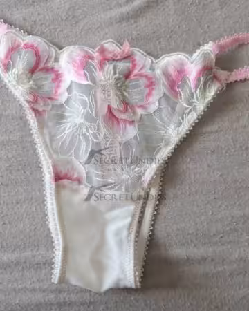 Kategorie getragene Jeans & Hosen kaufen 9 Victoria´s Secret Brasilianisches Höschen mit Pfingstrosen Stickerei