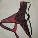 Rotes Höschen mit schwarzer Spitze 2 Rotes Höschen mit schwarzer Spitze