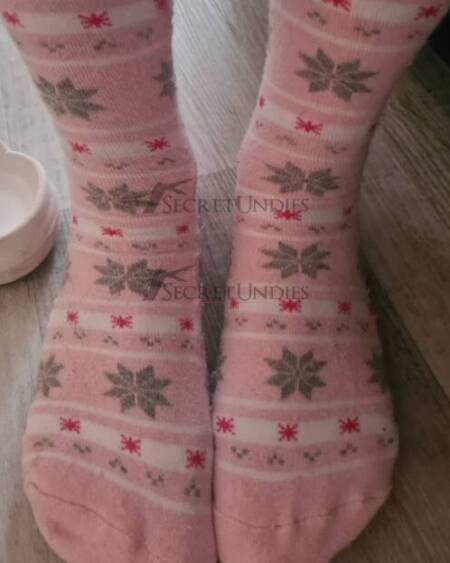 Frisch getragene Socken aus den Arbeitsalltag ,auch vielleicht einbisschen verschwitzt