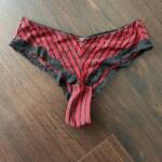 Roter Liebesslips Größe M