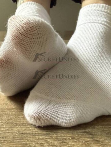 Getragene Sneaker-Socken – weich, nah und authentisch