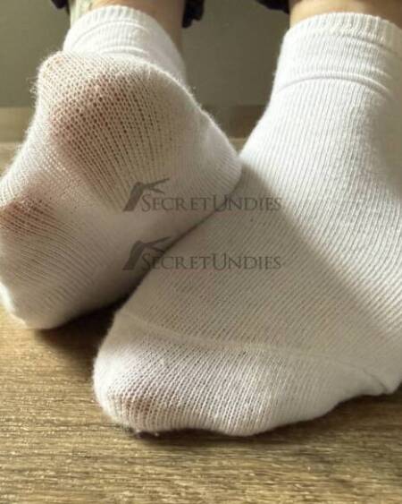 Getragene Sneaker-Socken – weich, nah und authentisch